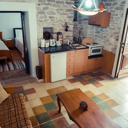 Edmond Guest house Gjirokaster