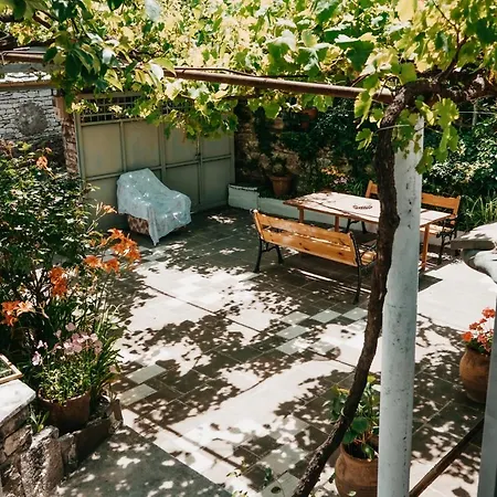 Edmond Guest house Gjirokaster