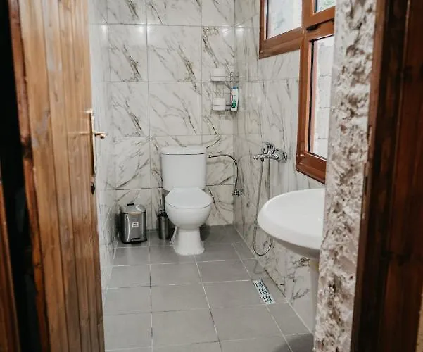 Edmond 招待所 Gjirokastër