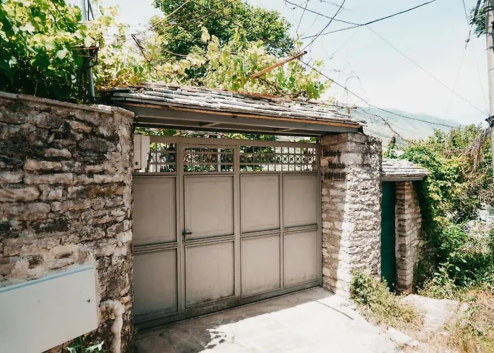 Edmond Guest house Gjirokaster